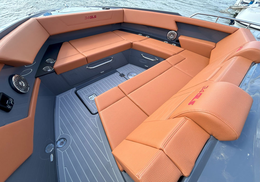 The beautiful bowrider also offers optional foredeck shade