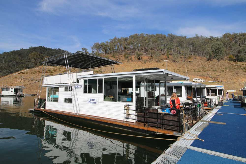 Starline houseboat at Lake Eildon