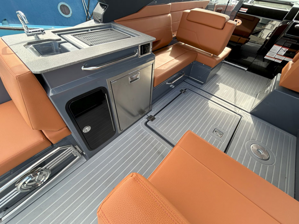 Cruisers 34GLS - Entertainment centered yacht line with companion seat/s, galley features and portside seating