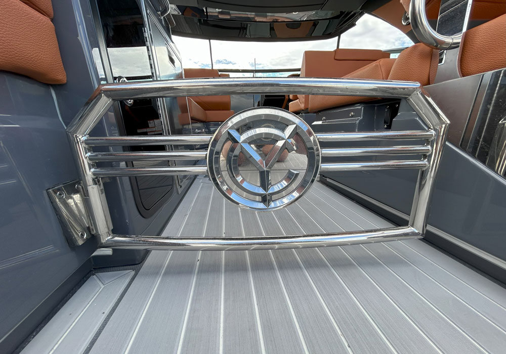 The Cruisers 34GLS doorway