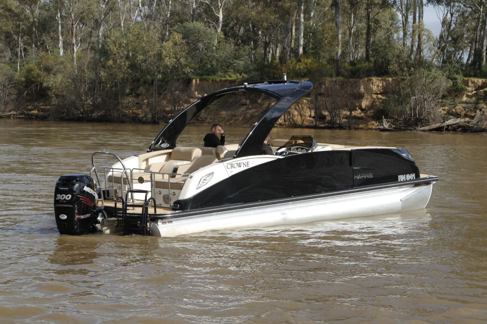 Harris Crowne pontoon boat