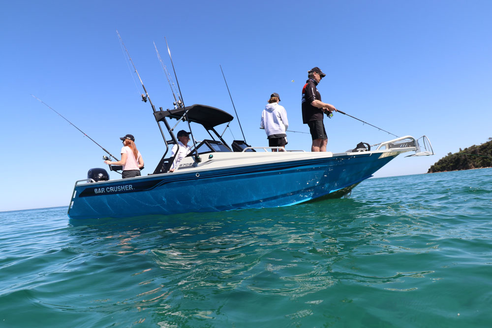 The 670BR includes a bracket for a bow mount electric motor for stealth shallow water fishing